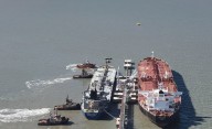 OTAMERICA concretó la primera operación simultánea de tres buques en Puerto Rosales