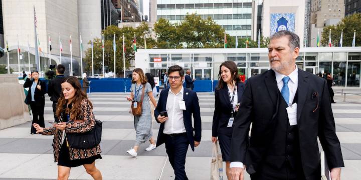 Kicillof evitará la discusión con Bullrich por el triple crimen y retomará la campaña a su regreso de EEUU