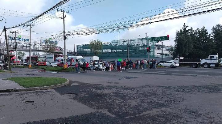 Vecinos de San Pedro Totoltepec retiran bloqueo en boulevard aeropuerto