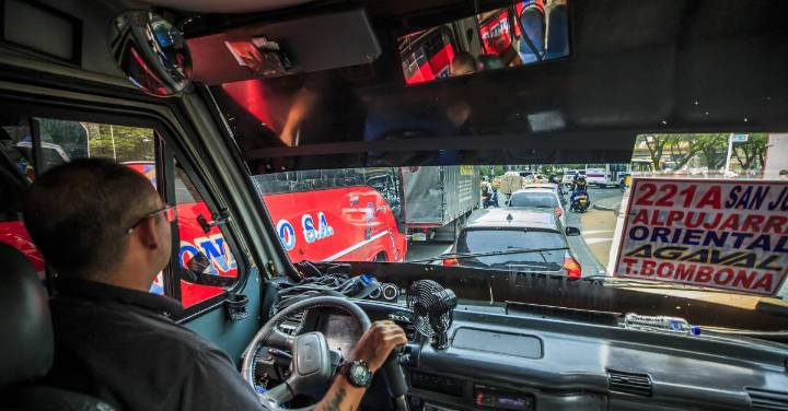 El pasaje de bus en Medellín subiría $800 si se aprueba la reforma tributaria de Petro, advierten los transportadores