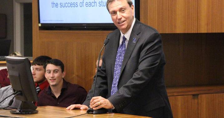 Kansas Education Commissioner Randy Watson announces retirement