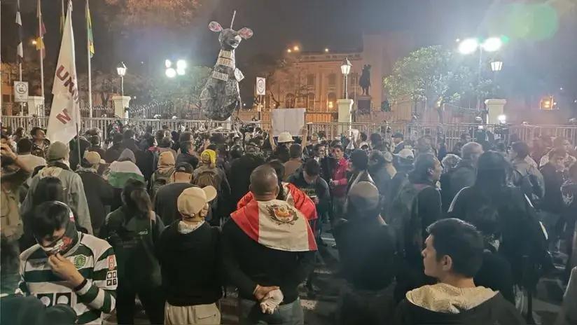 "No sean espectadores; el país necesita un rumbo": jóvenes y transportistas marchan en el centro de Lima contra la criminalidad en una nueva jornada de protesta
