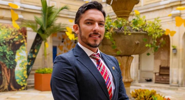 Defensoría del Pueblo advierte que designación de Juan Carlos Florián como "ministra" viola la cuota de género