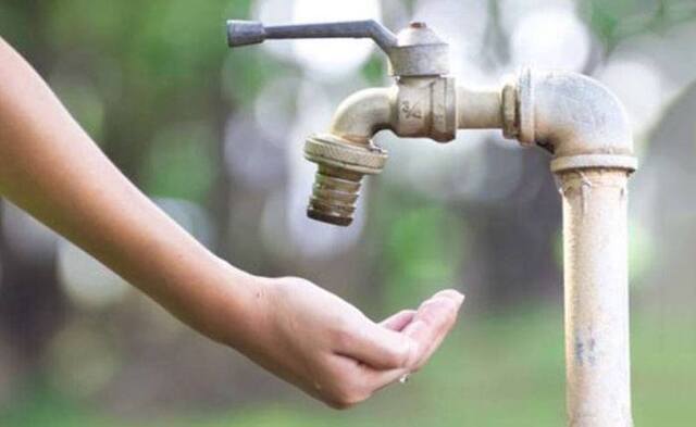 SOS/ Sin agua se mantienen vecinos de la Miranda vieja