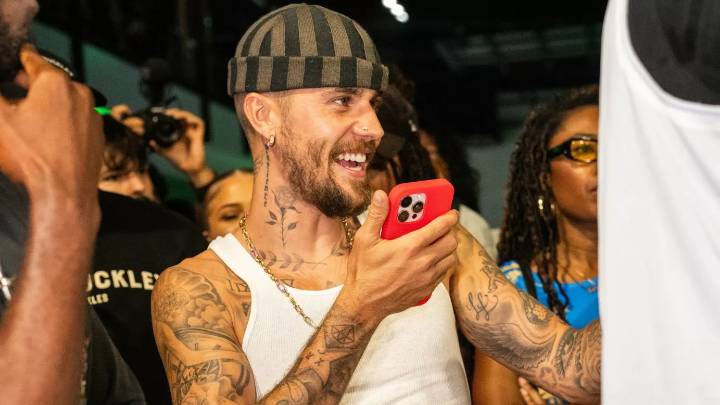  Justin Bieber reflexiona sobre el amor en «Swag ll»