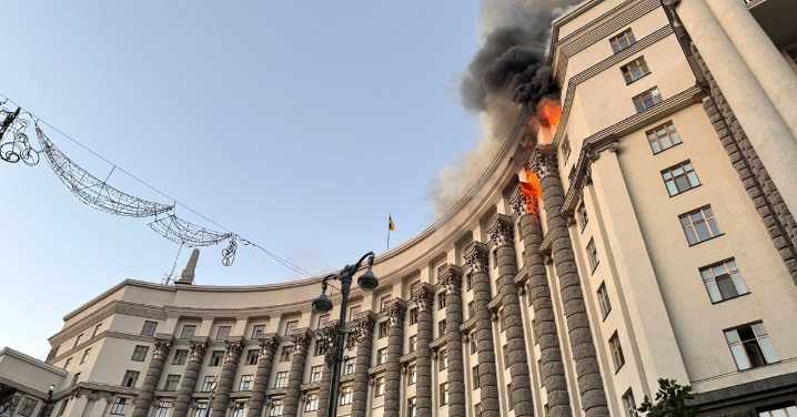 Rusia realizó su mayor ataque aéreo en Ucrania dejando bajas civiles y dañando un edificio gubernamental