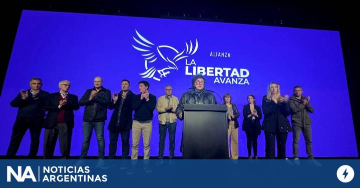 Sin militancia y escoltado por el Gabinete, Milei reconoció la derrota y anticipó "una profunda autocrítica"