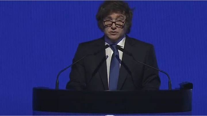 Javier Milei defendió la gestión económica y afirmó que "hay que reformar el mercado del trabajo para que contratar sea más accesible"