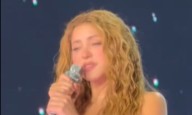 Shakira rompe en llanto en pleno concierto y no termina de cantar canción