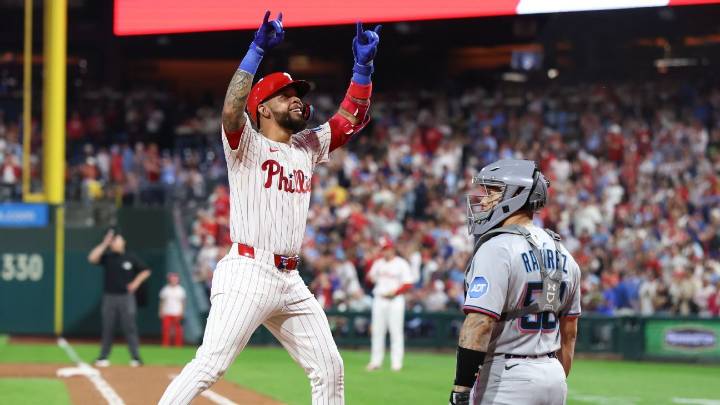 Phillies hit team-record 8 homers to clinch first