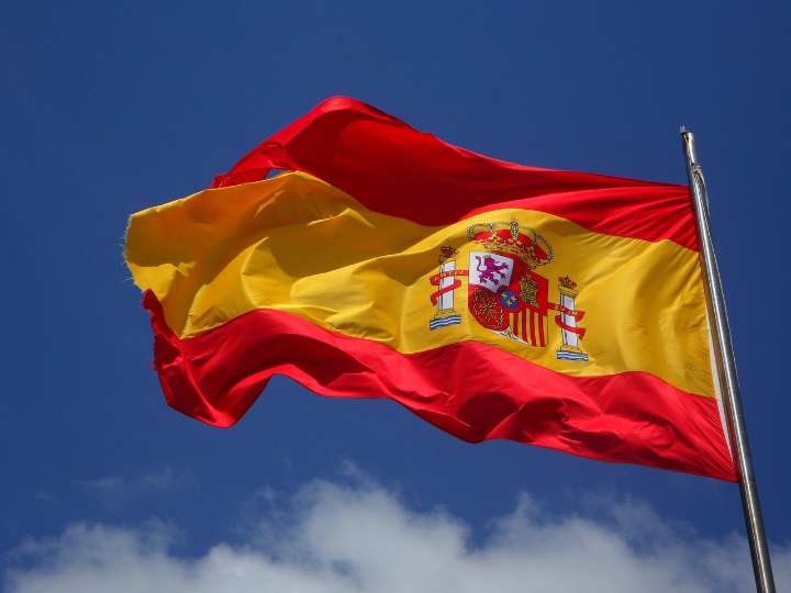 Talavera gastará 100.000 euros en una bandera de España, 18.000 de la Diputación para el zócalo de cerámica