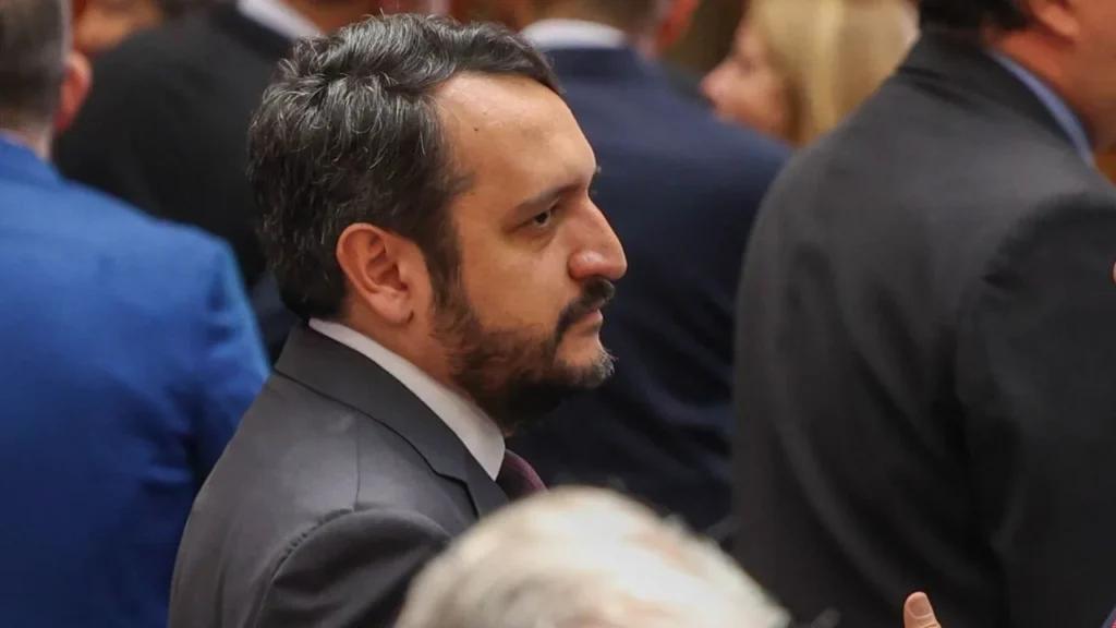 Tras 3 meses ausente, Andy López presume que estuvo en informe de Sheinbaum