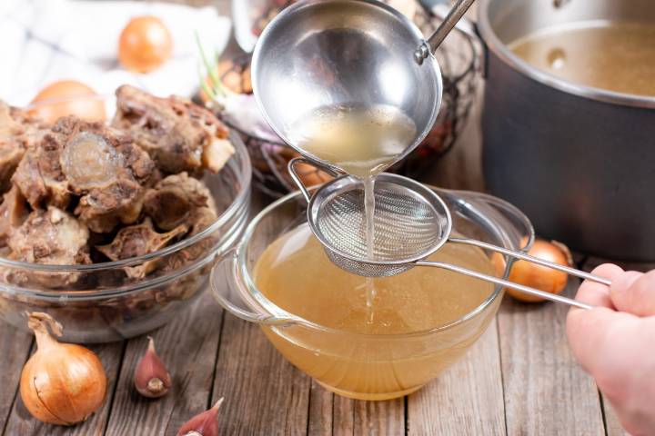 ¿Qué hacer con el caldo sobrante? 4 trucos para transformarlo