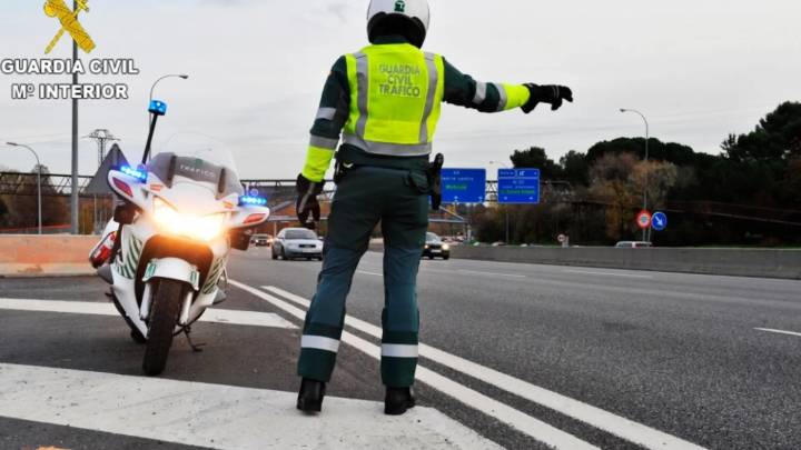 La multa que recibirá el conductor de un patinete interceptado circulando por una autovía en Ourense