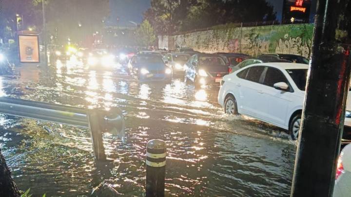 Lluvias afectan 10 alcaldías de la CDMX; Metro aplica marcha de seguridad en 9 líneas