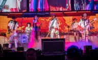 Bronco "deja huella" en la Arena CDMX; Lupe Esparza canta al amor y al desamor