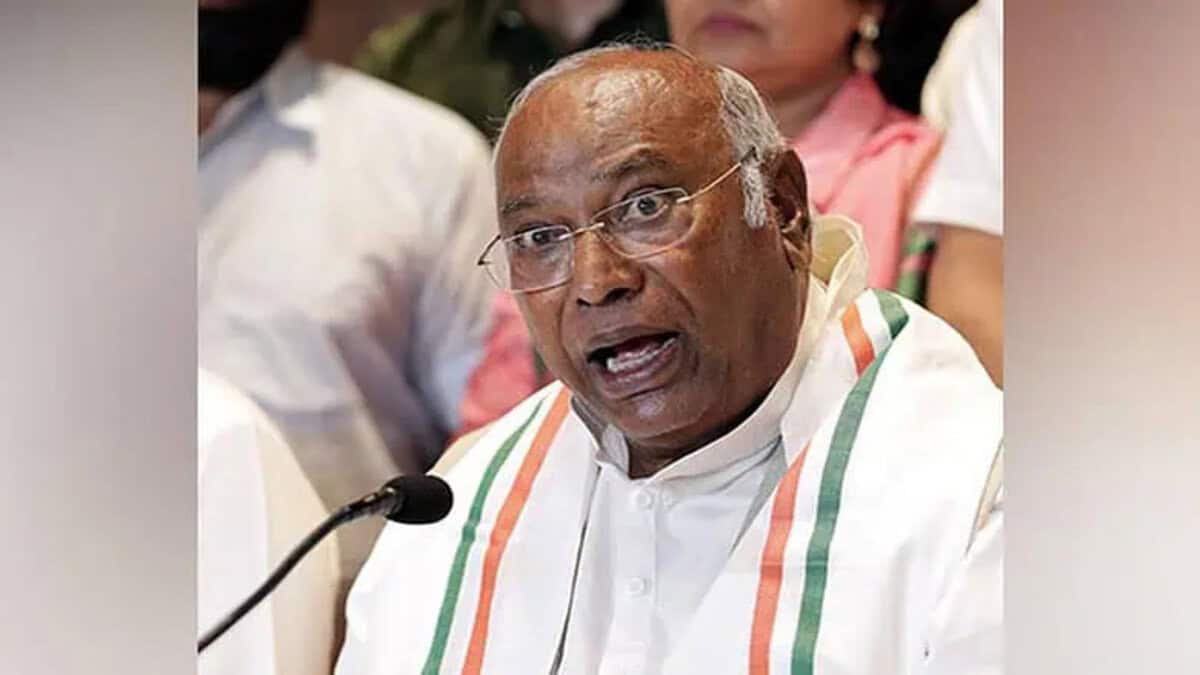 Congress leader Mallikarjun Kharge hospitalised