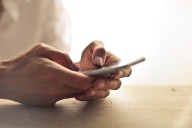Sernac pide a Claro compensar a usuarios por cobros indebidos de roaming en Argentina
