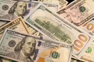 Otro día de inestabilidad cambiaria: el dólar oficial llegó a los $1.500 y el mayorista volvió al límite de la banda