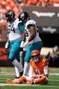 Bengals QB Joe Burrow leaves game with left toe injury during 2nd quarter against Jaguars