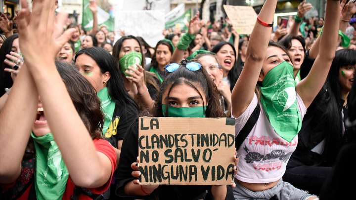 Juicio a una médica que denunció a una paciente con un aborto espontáneo
