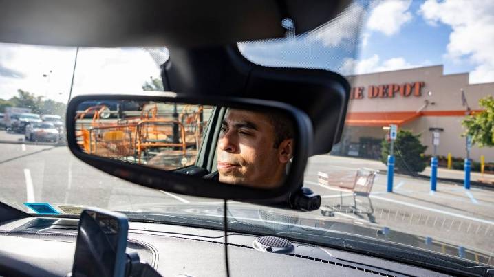 Osman Canales, immigrant rights activist, hot on ICE trail