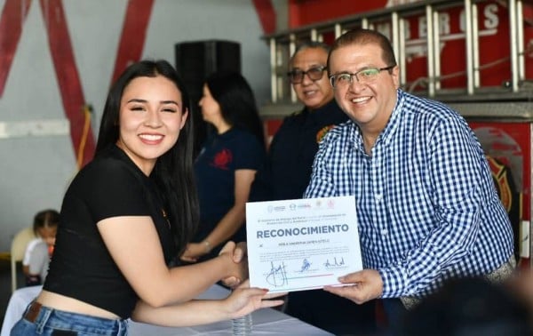 Reconocen primera generación del voluntariado “Juntos con Causa”