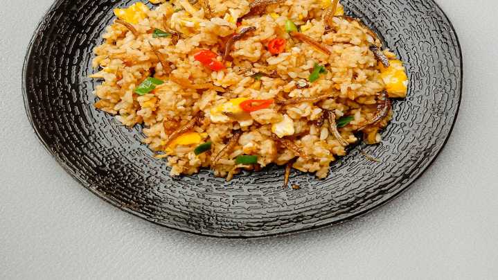 The Tinned Fish That Takes Fried Rice To A Whole New Level Of Umami