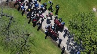 Funerales íntimos y protesta social tras triple femicidio en Argentina