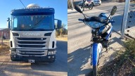 Un joven en moto chocó contra un camión y debió ser hospitalizado
