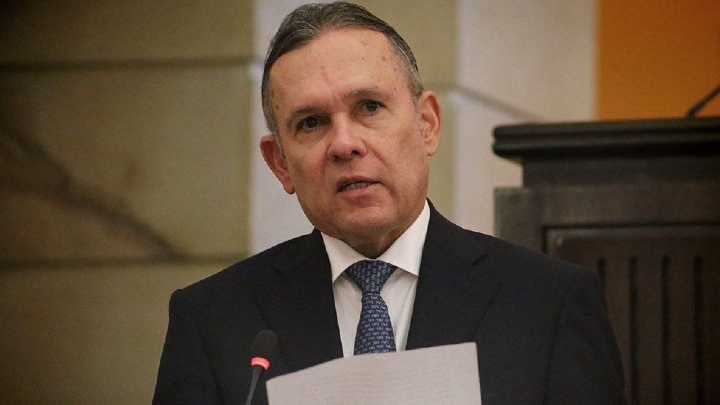 Expresidente del Senado colombiano anuncia que aspirará a la Presidencia en el 2026