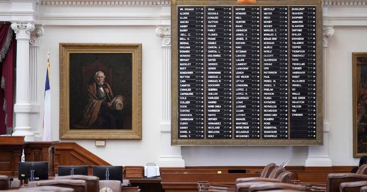 Texas Republicans crack down on quorum breaking after Democrats left the state last month