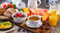 Retrasar los horarios de comidas, especialmente el desayuno, puede generar este efecto perjudicial
