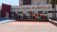 Gobernadora Marina del Pilar asegura abasto de medicamentos tras polémica manta en Hospital General