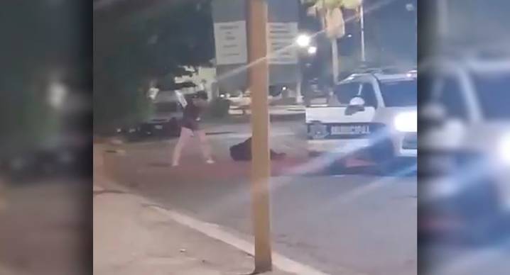 Jóvenes golpean a policías de Hermosillo tras ser reportados por escandalizar y beber alcohol; hay un menor detenido