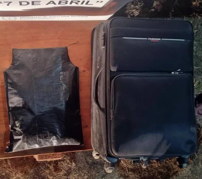 Exceso de equipaje: Detienen a un pasajero con más de 3 kilos de cocaína ocultos en una valija
