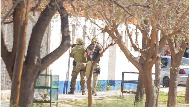 Mendoza: la alumna atrincherada en una escuela de La Paz entregó el arma