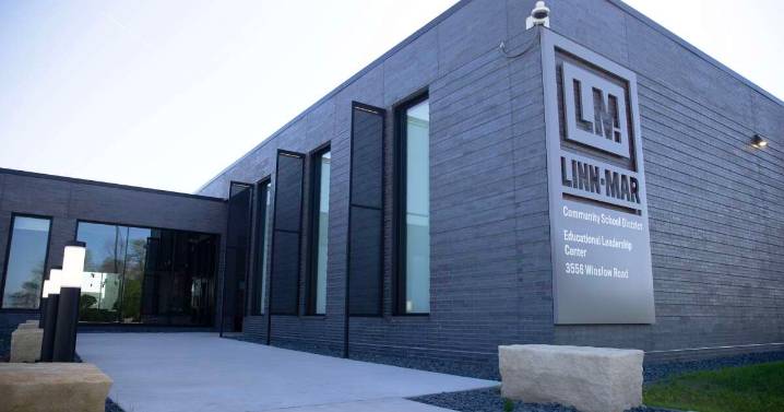 Linn-Mar adjusts protocols; advocates say student free speech under attack
