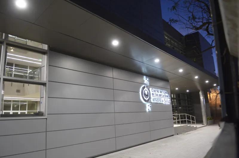 Discutió con su novia y ella lo acuchilló; se negó a denunciarla