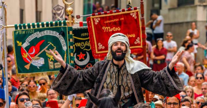 El espectacular desfile de moros y cristianos de este fin de semana en Valencia