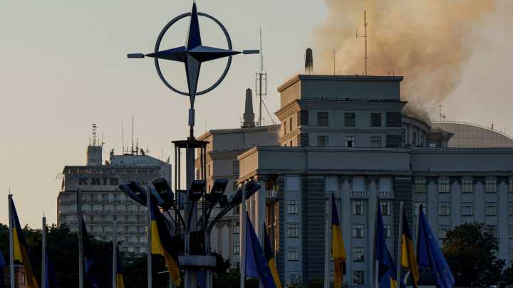 Russia assaults Ukraine with over 800 drones and decoys, the largest such attack in the war