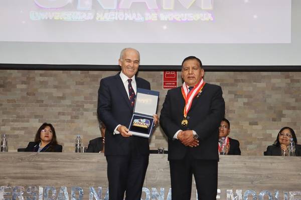 UNAM RECONOCE TRAYECTORIA DEL ING. ROQUE BENAVIDES, QUIEN SE INTEGRA COMO DOCENTE UNIVERSITARIO