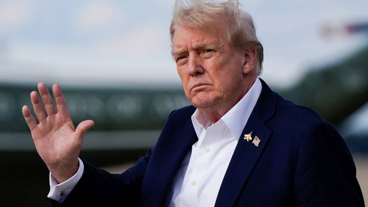 Trump threatens firings of federal workers if government shuts down