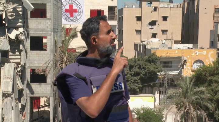 Israeli bomb drops during Al Jazeera reporter’s live