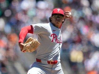 Jesús Luzardo regresó al triunfo ante su ex equipo
