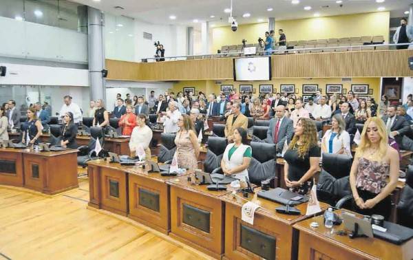 Encabeza Congreso estatal lista de legislaturas con calificación aprobatoria