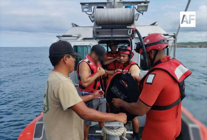 Marina realiza evacuación médica de un buzo en inmediaciones de Colima y Jalisco