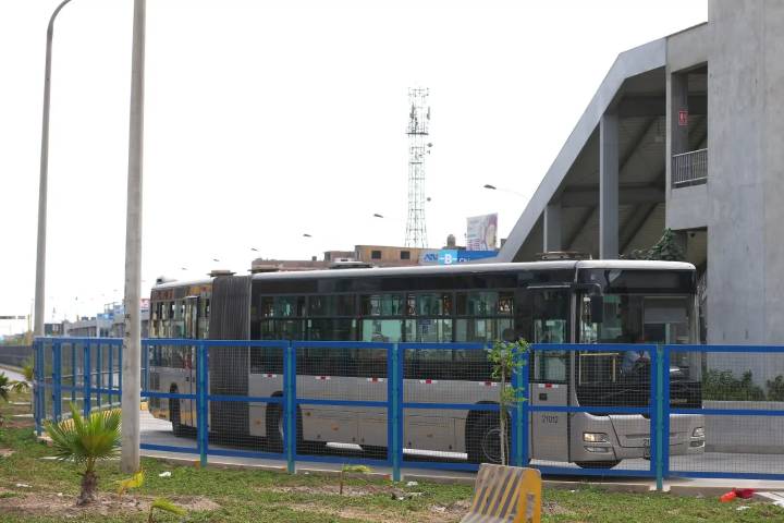 Los Olivos: ATU modifica recorrido del alimentador Bertello tras choque de tráileres