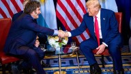 Milei viajó a Estados Unidos y este martes se reúne con Donald Trump El Presidente verá a su par norteamericano en Nueva York. Se espera que el líder republicano ratifique el respaldo de su gobierno d
