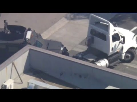 Dramatic police chase involving stolen big rig